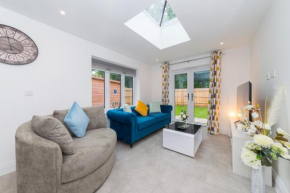 Greenfields's Hurley House - New modern 4 Bedroom House